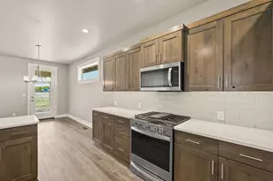 2522 NW Redwood Cir, Redmond, OR 97756 - Photo 16