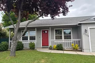 2225 New Haven Dr, Central Point, OR 97502 - Photo 2