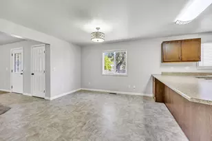 225 Wilson Rd, Central Point, OR 97502 - Photo 8