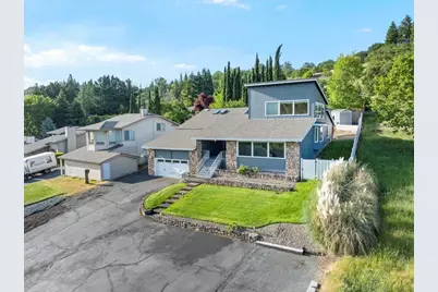 4400 Hillcrest Road, Medford, OR 97504 - Photo 2