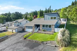 4400 Hillcrest Rd, Medford, OR 97504 - Photo 2