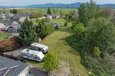 895 Holley Way, Central Point, OR 97502 - Photo 2