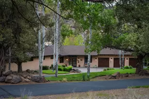 8050 NW Grubstake Way, Redmond, OR 97756 - Photo 6