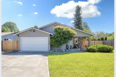 539 James Street, Talent, OR 97540 - Photo 2