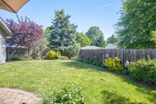 539 James St, Talent, OR 97540 - Photo 6