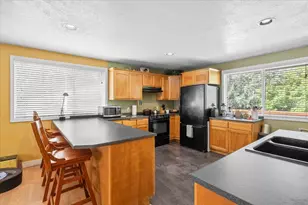 6041 Sterling Creek Rd, Jacksonville, OR 97530 - Photo 10