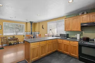 6041 Sterling Creek Rd, Jacksonville, OR 97530 - Photo 32