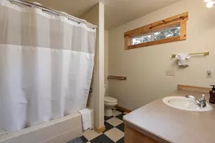 8825 Canyon Wren Ct, Redmond, OR 97756 - Photo 18