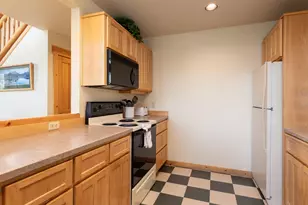 8825 Canyon Wren Ct, Redmond, OR 97756 - Photo 14