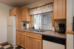 8825 Canyon Wren Ct, Redmond, OR 97756 - Photo 14