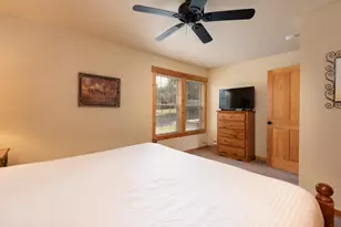 8825 Canyon Wren Ct, Redmond, OR 97756 - Photo 16