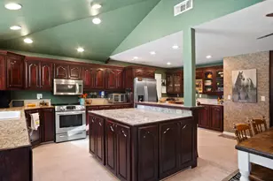 255 Queens Branch Rd, Rogue River, OR 97537 - Photo 10