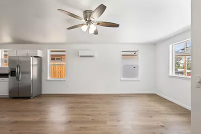 748 SW Madison Street, Madras, OR 97741 - Photo 8