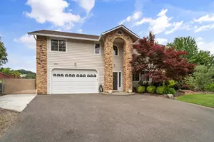 1553 Panoramic Loop, Grants Pass, OR 97527 - Photo 4