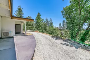 2555 Old Military Rd, Central Point, OR 97502 - Photo 26