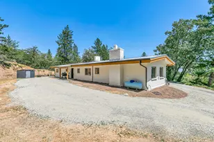 2555 Old Military Rd, Central Point, OR 97502 - Photo 32