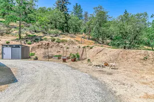 2555 Old Military Rd, Central Point, OR 97502 - Photo 28