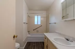 349 W Pine St, Central Point, OR 97502 - Photo 20