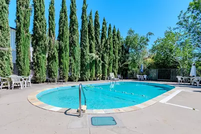 349 W Pine Street, Central Point, OR 97502 - Photo 2