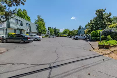 349 W Pine Street, Central Point, OR 97502 - Photo 6