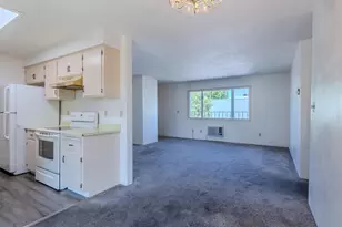 349 W Pine St, Central Point, OR 97502 - Photo 16