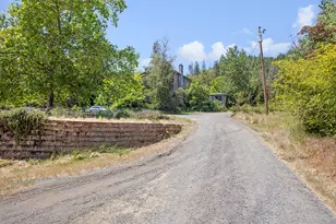 251 W Savage Creek Rd, Grants Pass, OR 97527 - Photo 42