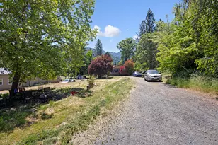 251 W Savage Creek Rd, Grants Pass, OR 97527 - Photo 44