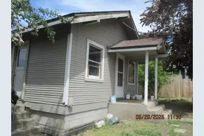 1424 Pleasant Avenue, Klamath Falls, OR 97601 - Photo 2