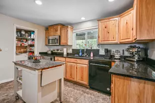 448 Wren Ridge Dr, Eagle Point, OR 97524 - Photo 6