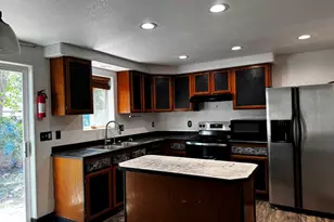 2536 Seneca St, Medford, OR 97501 - Photo 2