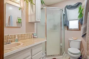 1049 Lakeshore Dr, Klamath Falls, OR 97601 - Photo 6