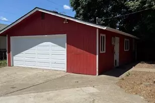 236 S Caves Ave, Cave Junction, OR 97523 - Photo 38