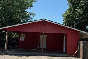 236 S Caves Ave, Cave Junction, OR 97523 - Photo 2