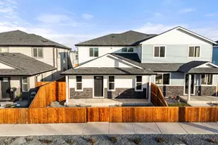 4730 Gebhard Rd, Central Point, OR 97502 - Photo 2