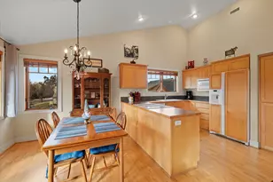 568 W Jefferson Ave, Sisters, OR 97759 - Photo 6