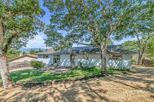 1560 Cambridge Cir, Medford, OR 97504 - Photo 32