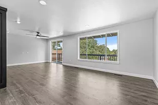 1560 Cambridge Cir, Medford, OR 97504 - Photo 10