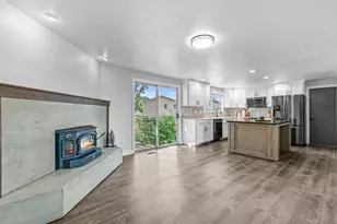 1560 Cambridge Cir, Medford, OR 97504 - Photo 16