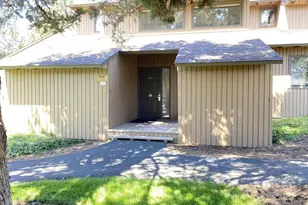 1987 Redtail Hawk Dr, Redmond, OR 97756 - Photo 2