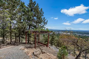 1166 NW Redfield Cir, Bend, OR 97703 - Photo 38
