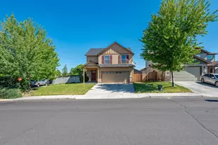 805 NE Redwood Ave, Redmond, OR 97756 - Photo 2