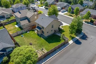 805 NE Redwood Ave, Redmond, OR 97756 - Photo 26