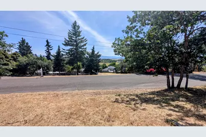 814 Mesa Drive, Eagle Point, OR 97524 - Photo 8