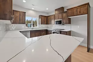 4082 SW 38th Place, Redmond, OR 97756 - Photo 4