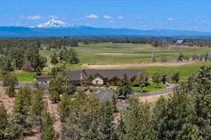 7215 NE 33rd St, Redmond, OR 97756 - Photo 2