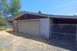 1724 Crest St, Klamath Falls, OR 97603 - Photo 1