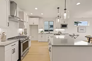 2133 SW 43rd St, Redmond, OR 97756 - Photo 12