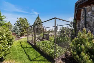 22884 Moss Rock Dr, Bend, OR 97701 - Photo 16