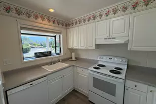 854 Twin Pines Cir, Ashland, OR 97520 - Photo 4