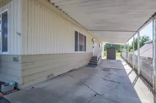 965 Roguelea Ln, Grants Pass, OR 97526 - Photo 16